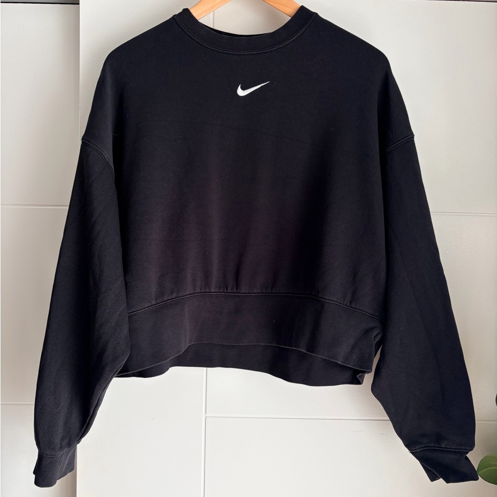 Nike Women's Black Oversized Cropped Sweatshirt - Picture 2 of 6
